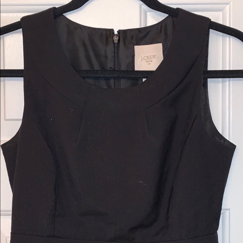 Black sleeveless dress